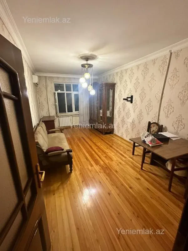 Satılır 2 otaqlı köhnə tikili 68 m²