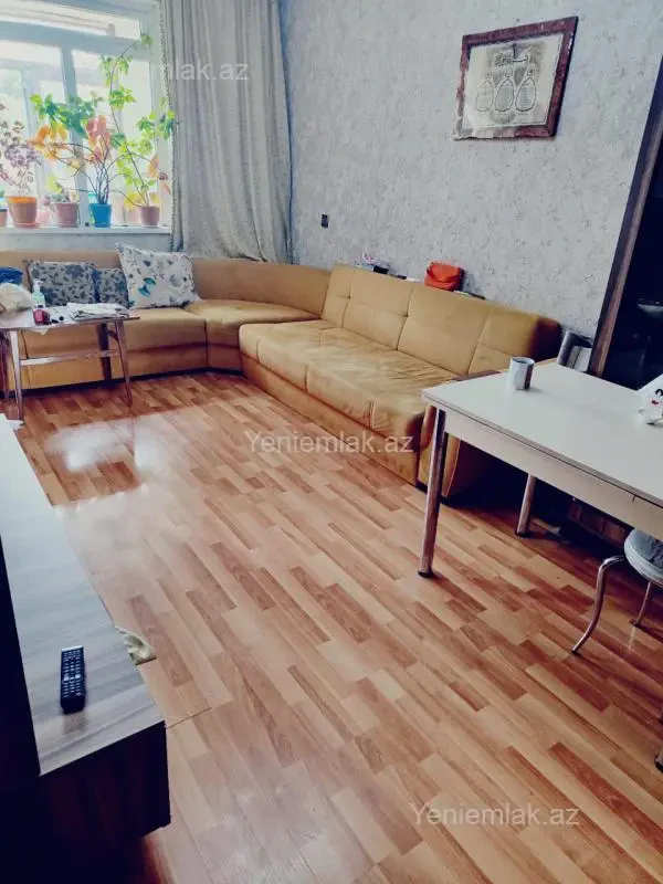 Satılır 2 otaqlı köhnə tikili 60 m²