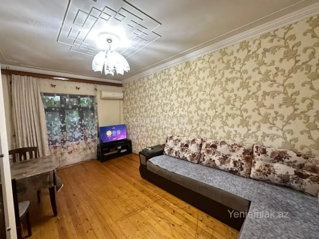 Satılır 2 otaqlı köhnə tikili 65 m²