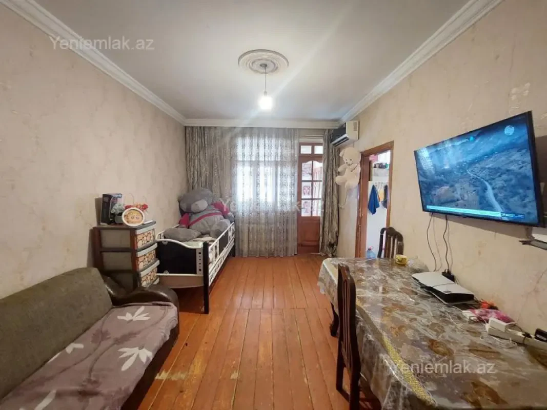 Satılır 2 otaqlı köhnə tikili 55 m²