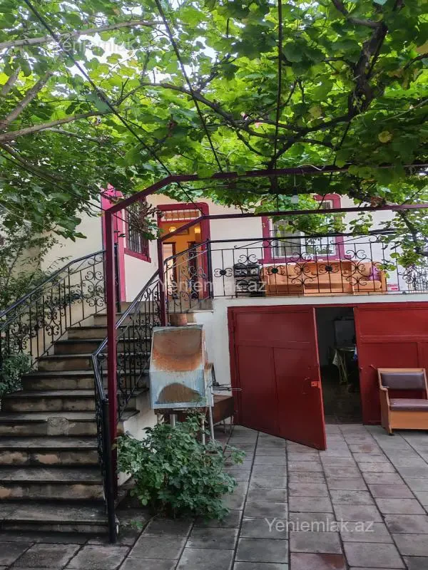 Satılır 3 otaqlı həyət evi 200 m²