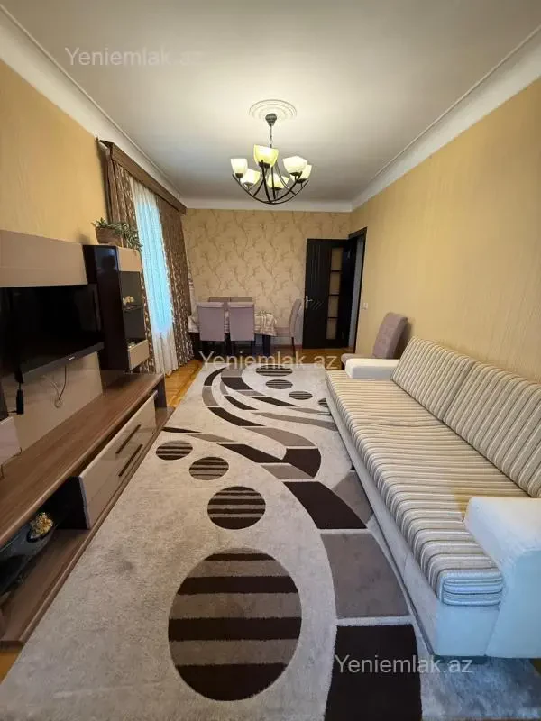 Satılır 2 otaqlı köhnə tikili 65 m²
