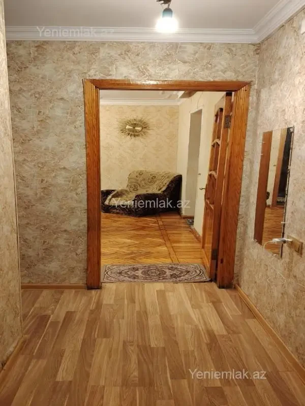 Satılır 5 otaqlı köhnə tikili 100 m²