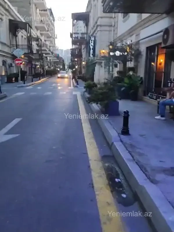 Satılır 2 otaqlı köhnə tikili 82 m²