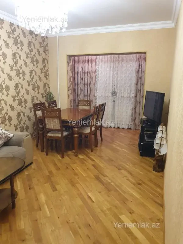 Satılır 3 otaqlı köhnə tikili 95 m²
