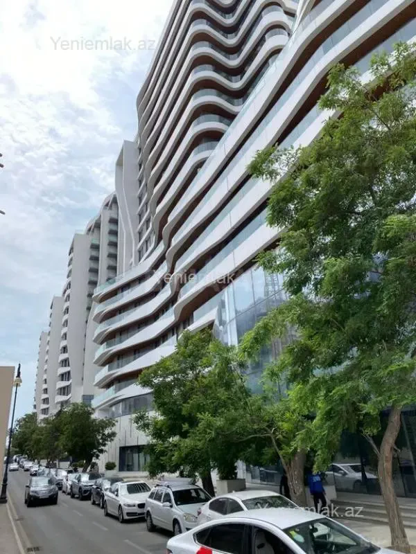 Satılır 6 otaqlı yeni tikili 303 m²