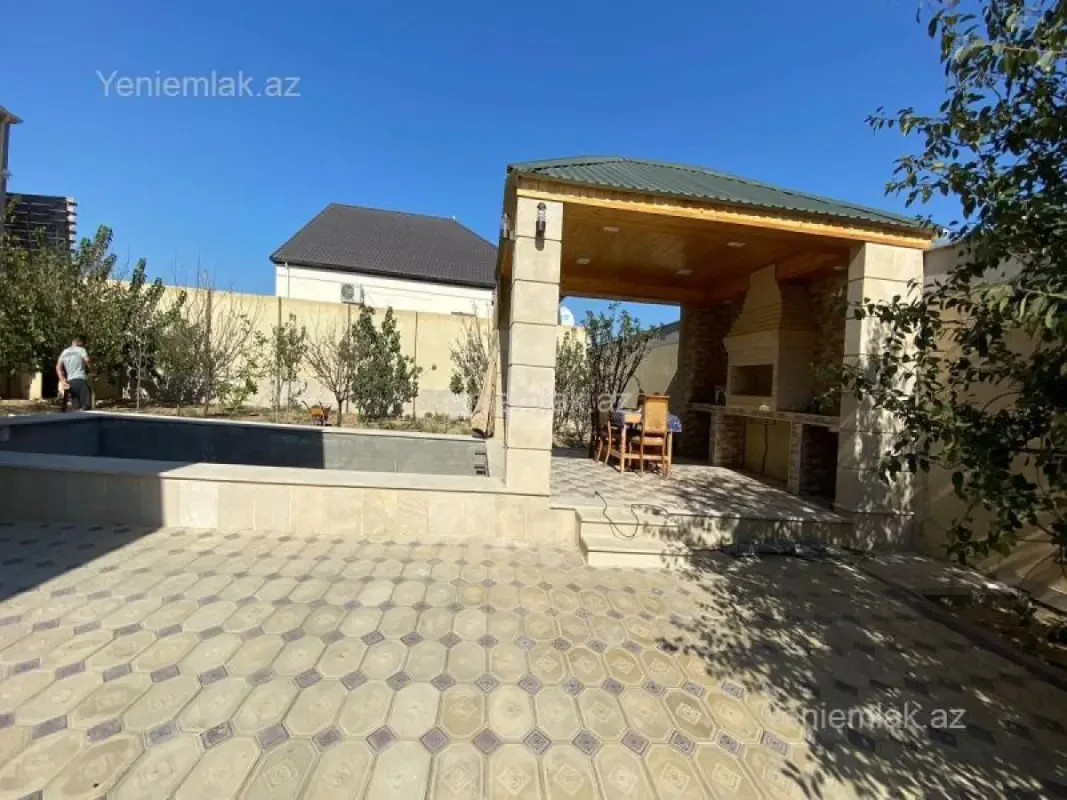 Satılır 4 otaqlı həyət evi 263 m²