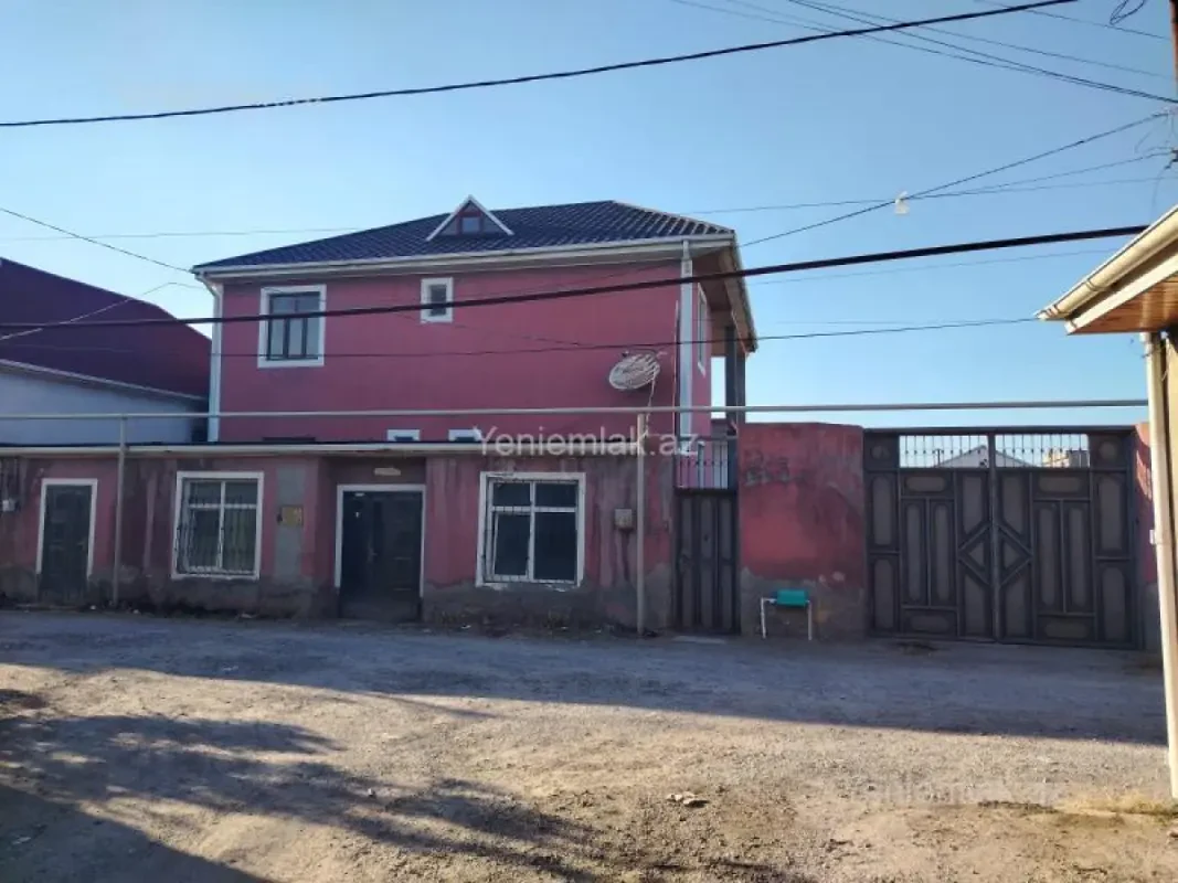 Satılır 6 otaqlı həyət evi 240 m²