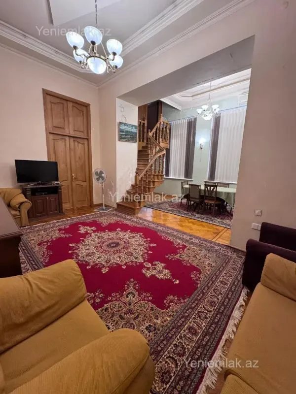 Satılır 3 otaqlı köhnə tikili 110 m²