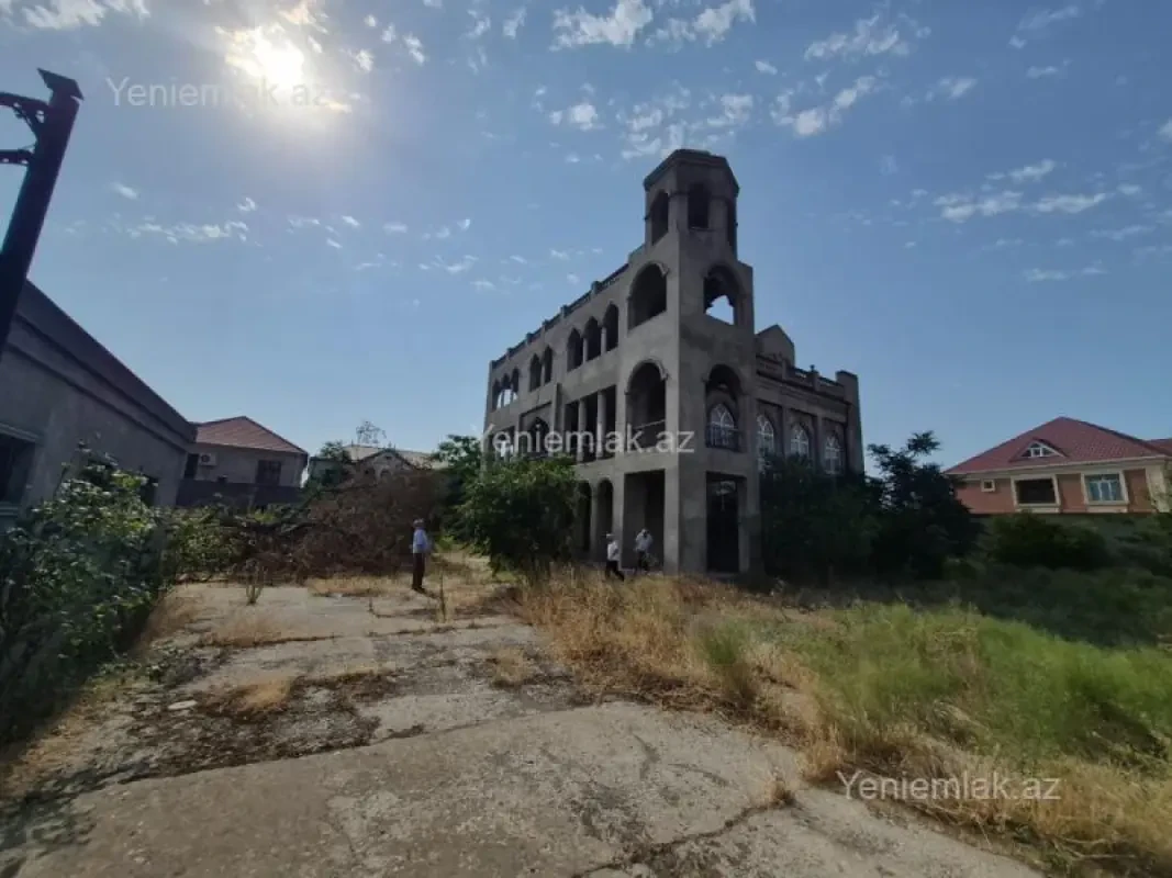 Satılır 10 otaqlı həyət evi 800 m²