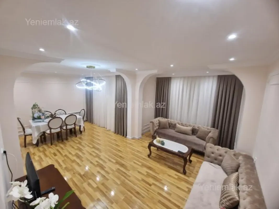Satılır 4 otaqlı köhnə tikili 120 m²