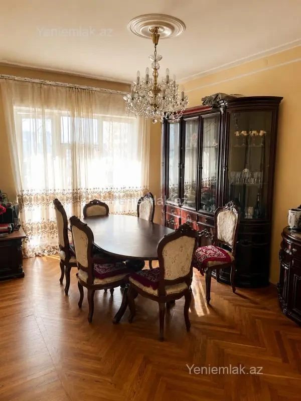 Satılır 3 otaqlı köhnə tikili 90 m²