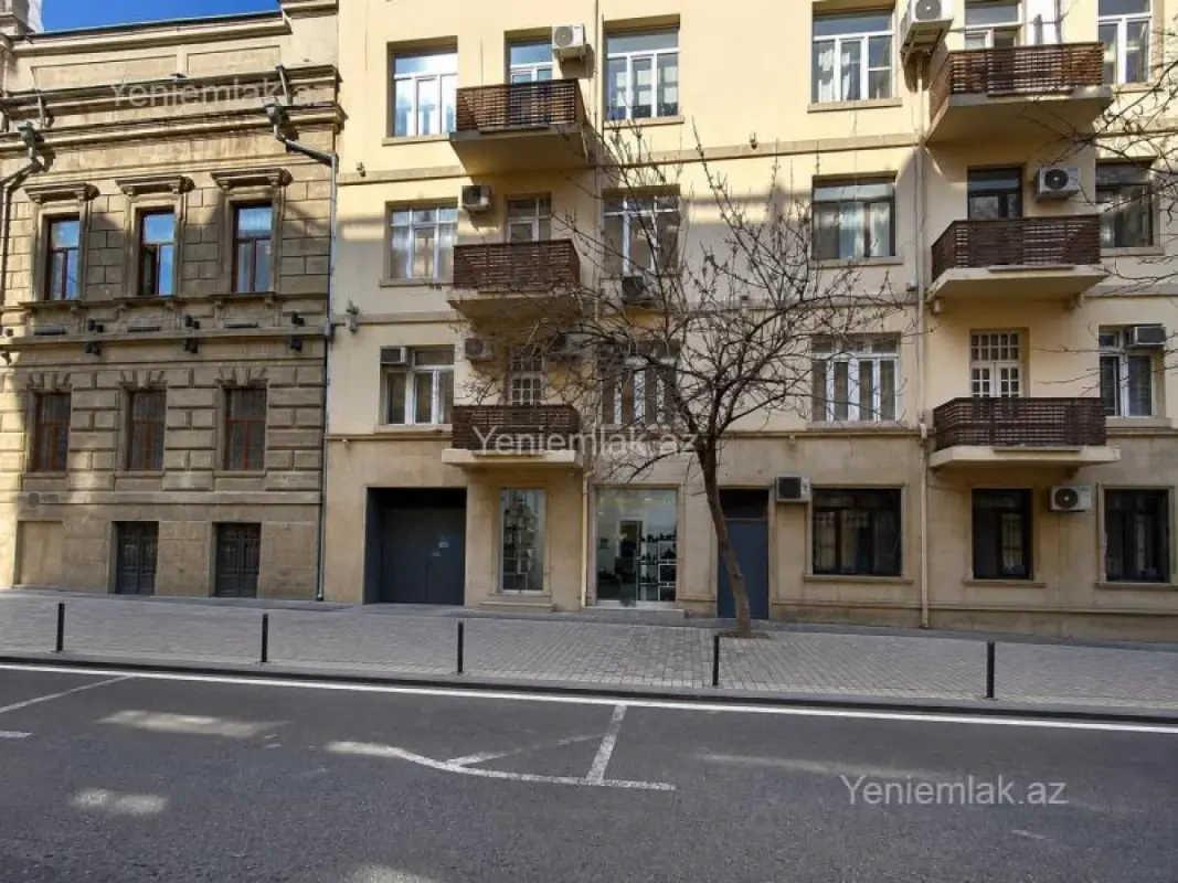 Satılır 3 otaqlı köhnə tikili 108 m²