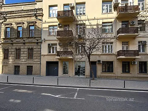 Satılır 3 otaqlı köhnə tikili 108 m² — Bakı, Səbail 3 otaq 108.00 m²
