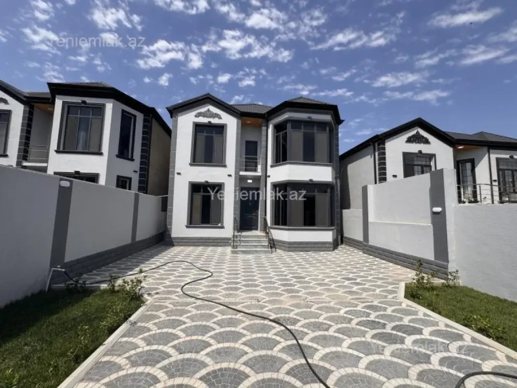 Satılır 5 otaqlı həyət evi 200 m²