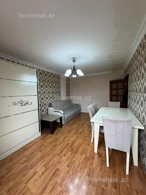 Satılır 1 otaqlı köhnə tikili 35 m²