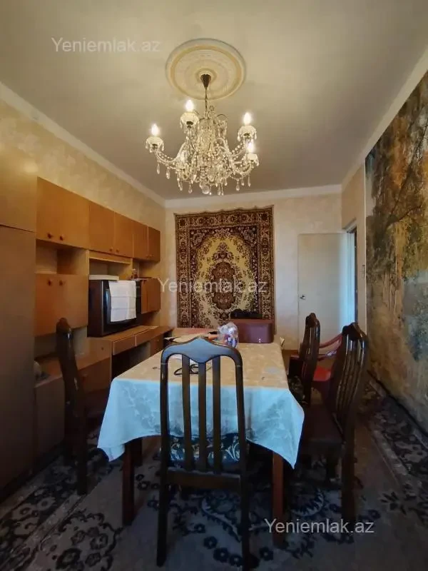 Satılır 4 otaqlı köhnə tikili 115 m²