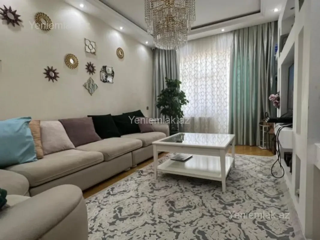 Satılır 4 otaqlı köhnə tikili 100 m²