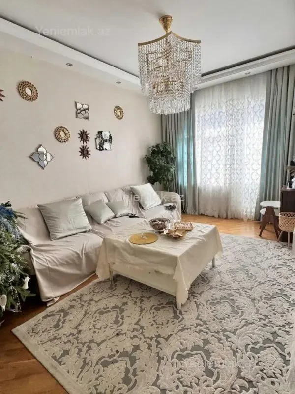 Satılır 4 otaqlı köhnə tikili 110 m²