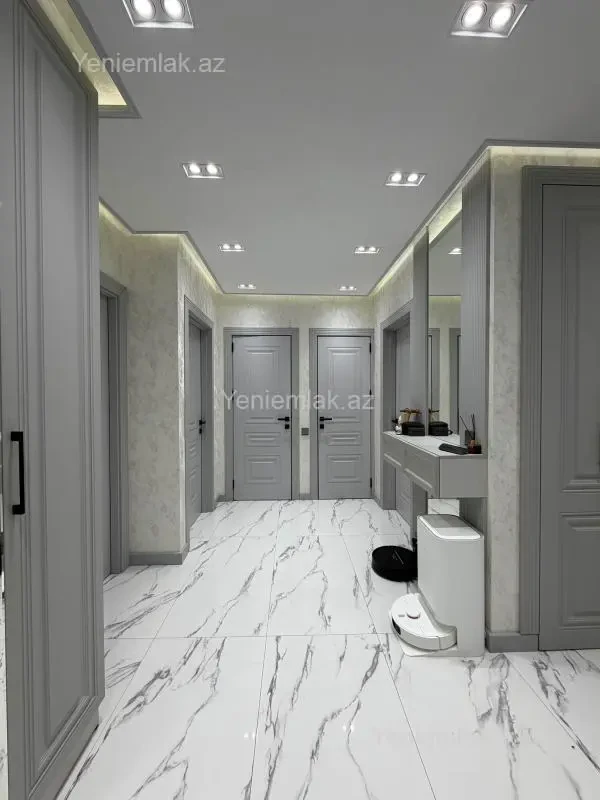Satılır 4 otaqlı köhnə tikili 110 m²