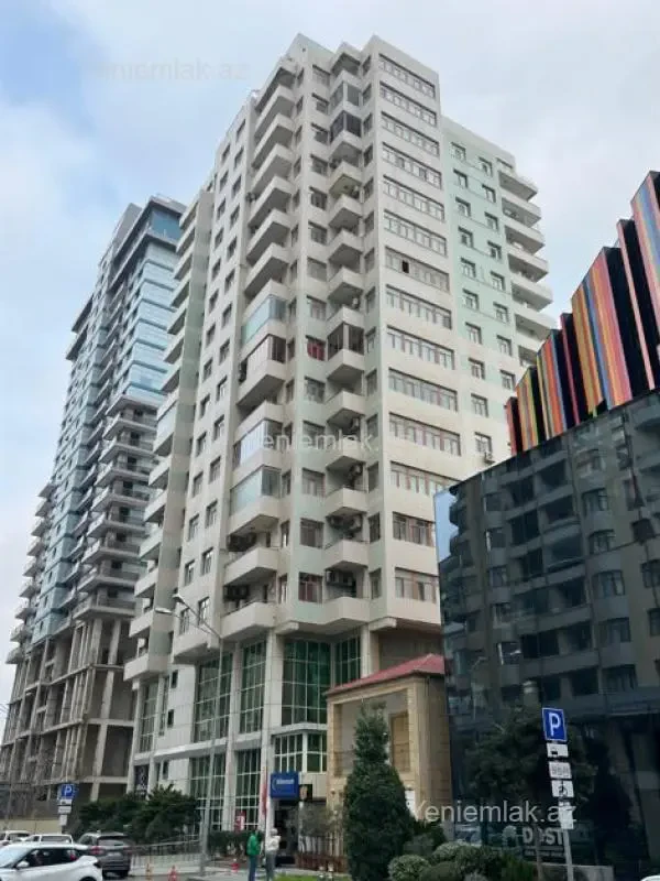 Satılır 3 otaqlı yeni tikili 100 m²