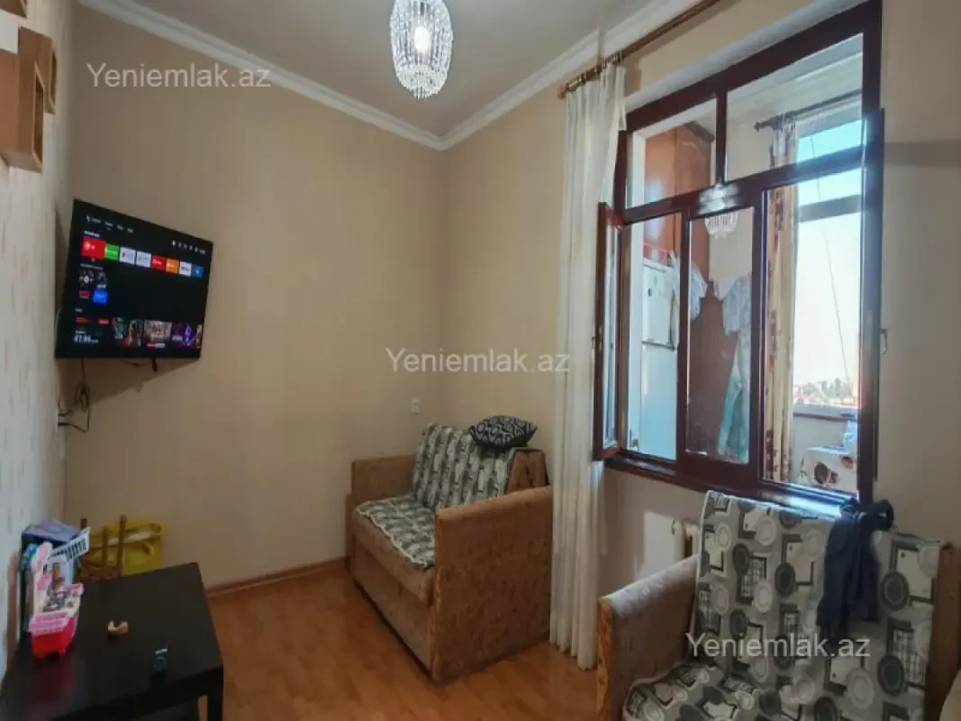 Satılır 2 otaqlı köhnə tikili 55 m²