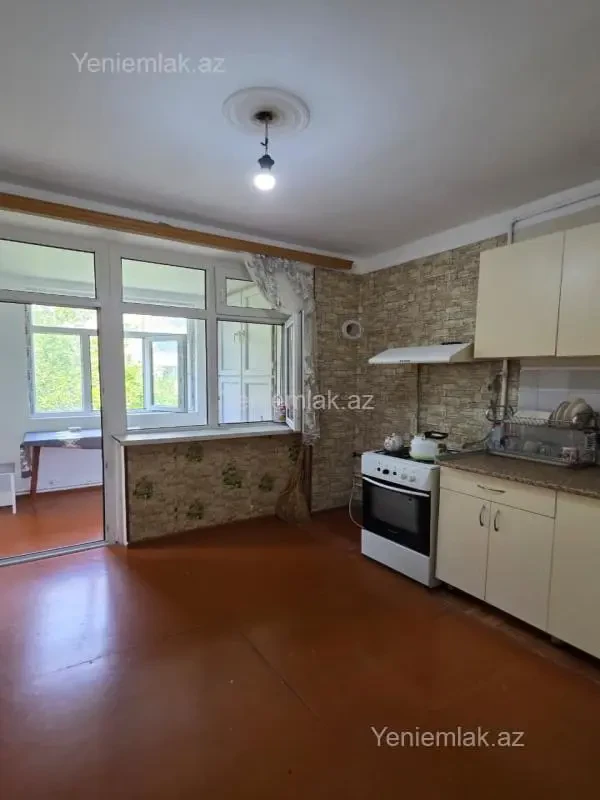 Satılır 2 otaqlı köhnə tikili 67 m²