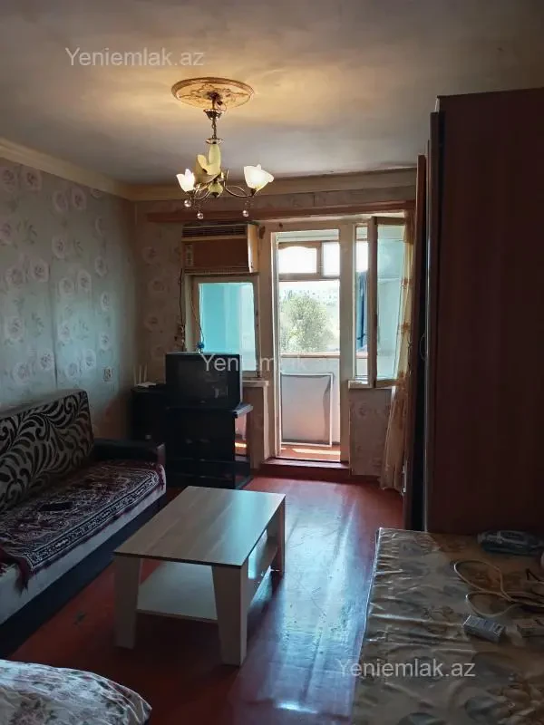 Satılır 1 otaqlı köhnə tikili 32 m²