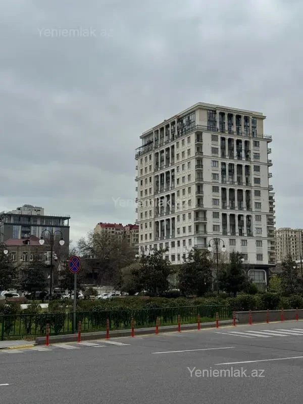 Satılır 4 otaqlı yeni tikili 246 m²