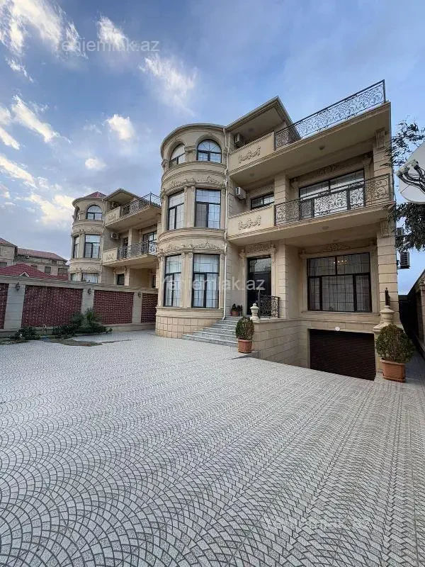 Satılır 8 otaqlı həyət evi 530 m²