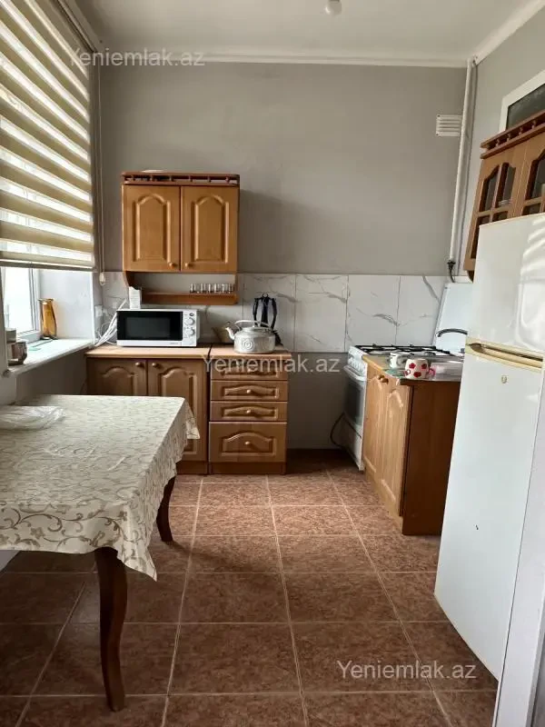 Satılır 1 otaqlı köhnə tikili 32 m²