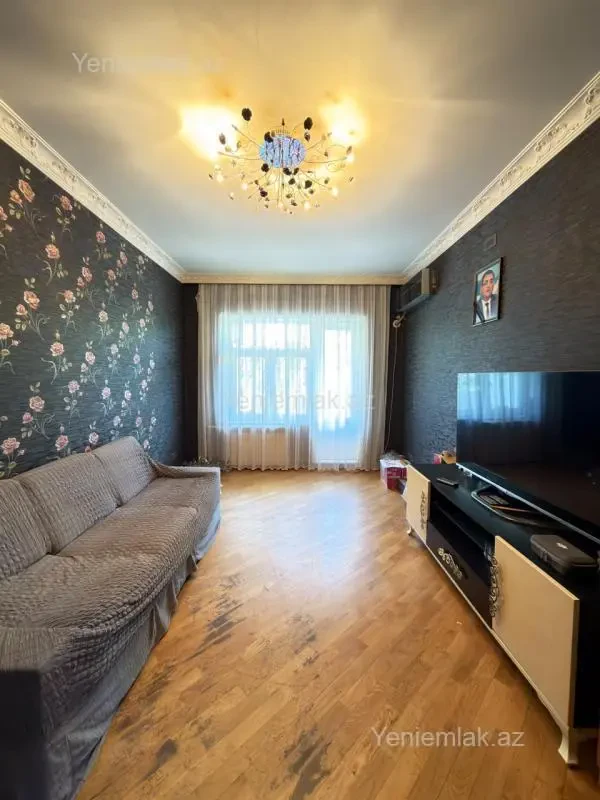 Satılır 4 otaqlı köhnə tikili 85 m²