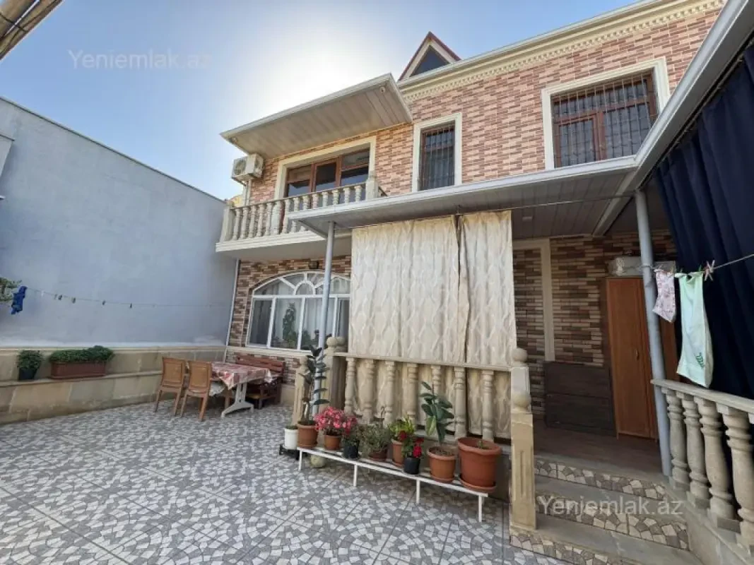 Satılır 5 otaqlı həyət evi 190 m²