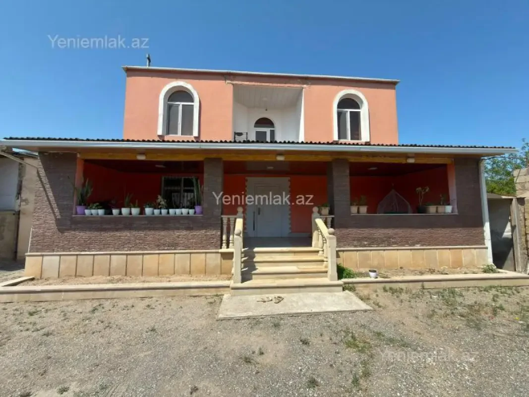 Satılır 5 otaqlı həyət evi 200 m²
