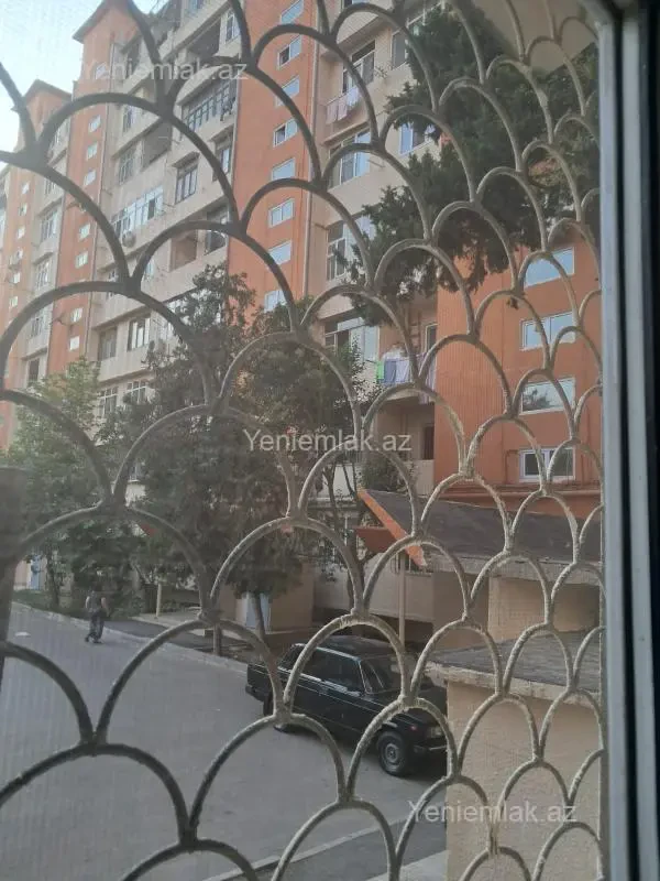 Satılır 4 otaqlı köhnə tikili 100 m²