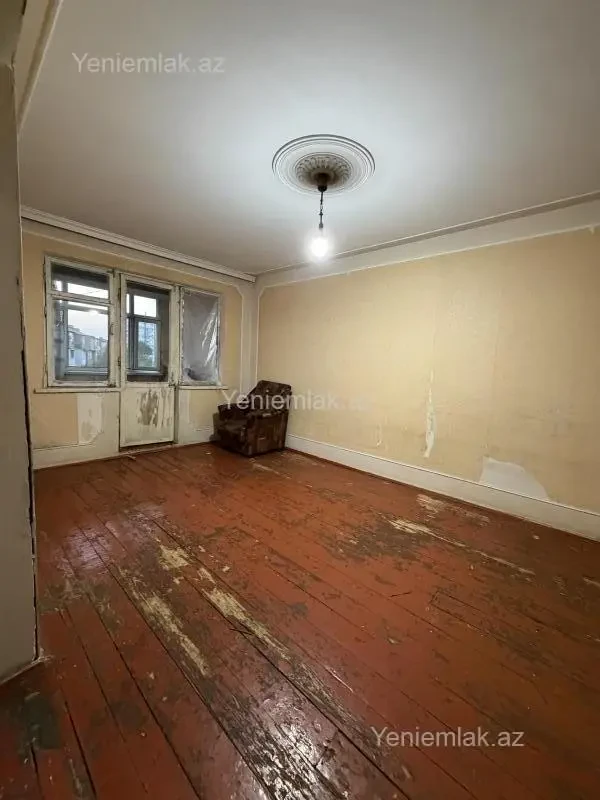 Satılır 2 otaqlı köhnə tikili 50 m²