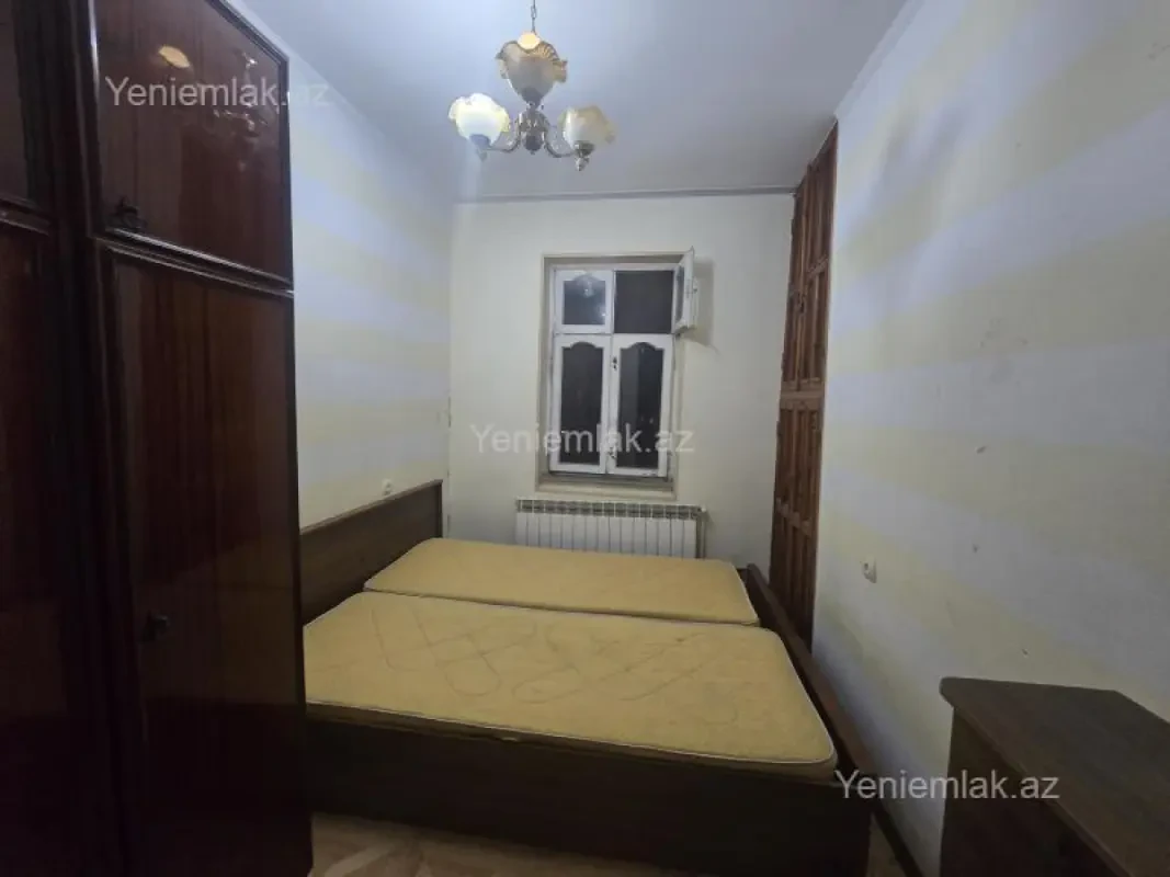 Satılır 2 otaqlı köhnə tikili 60 m²