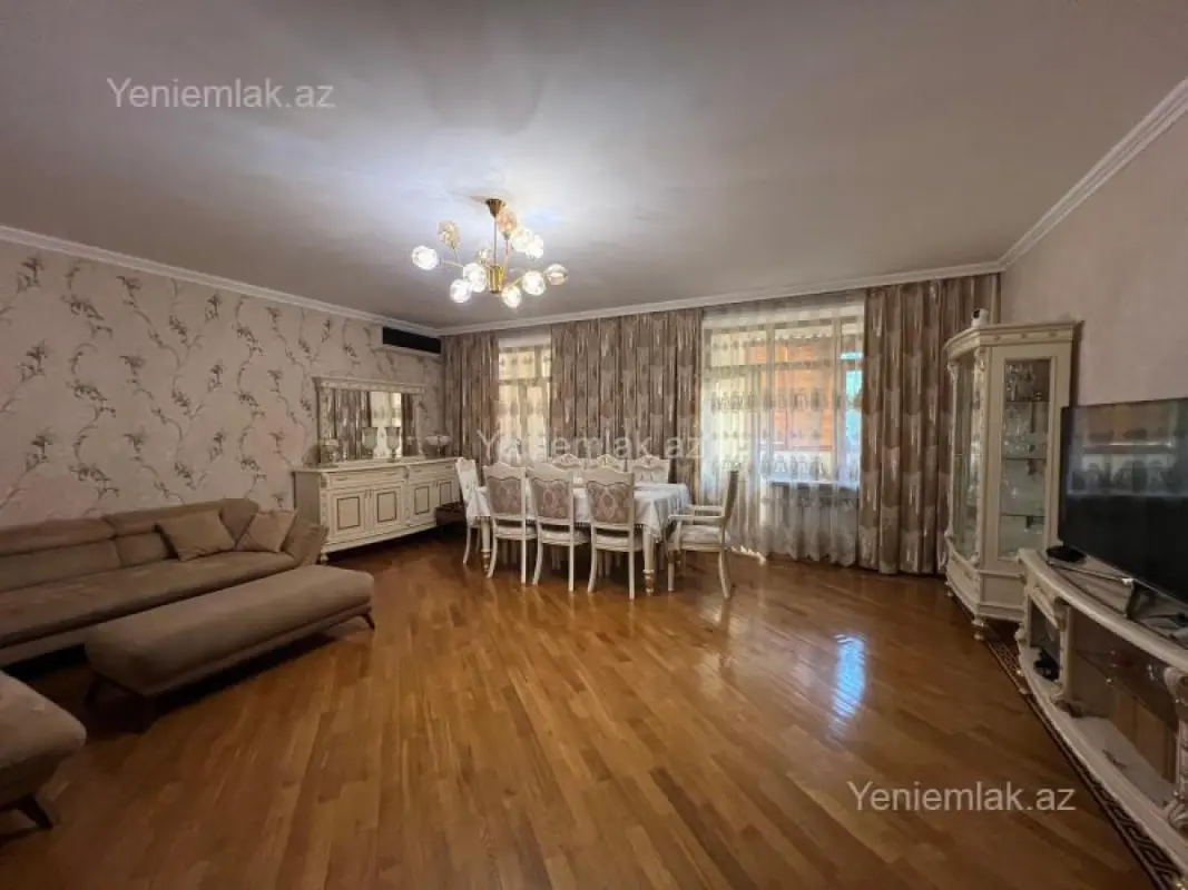 Satılır 4 otaqlı köhnə tikili 105 m²