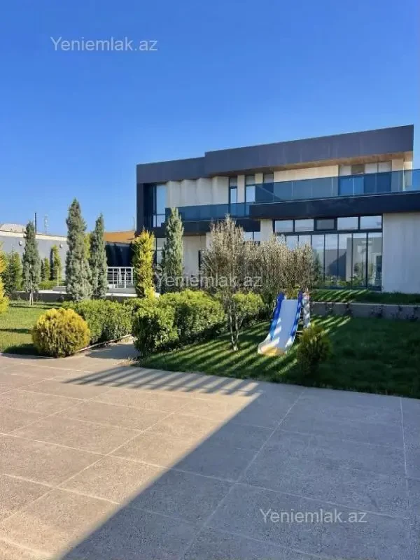 Satılır 8 otaqlı həyət evi 600 m²