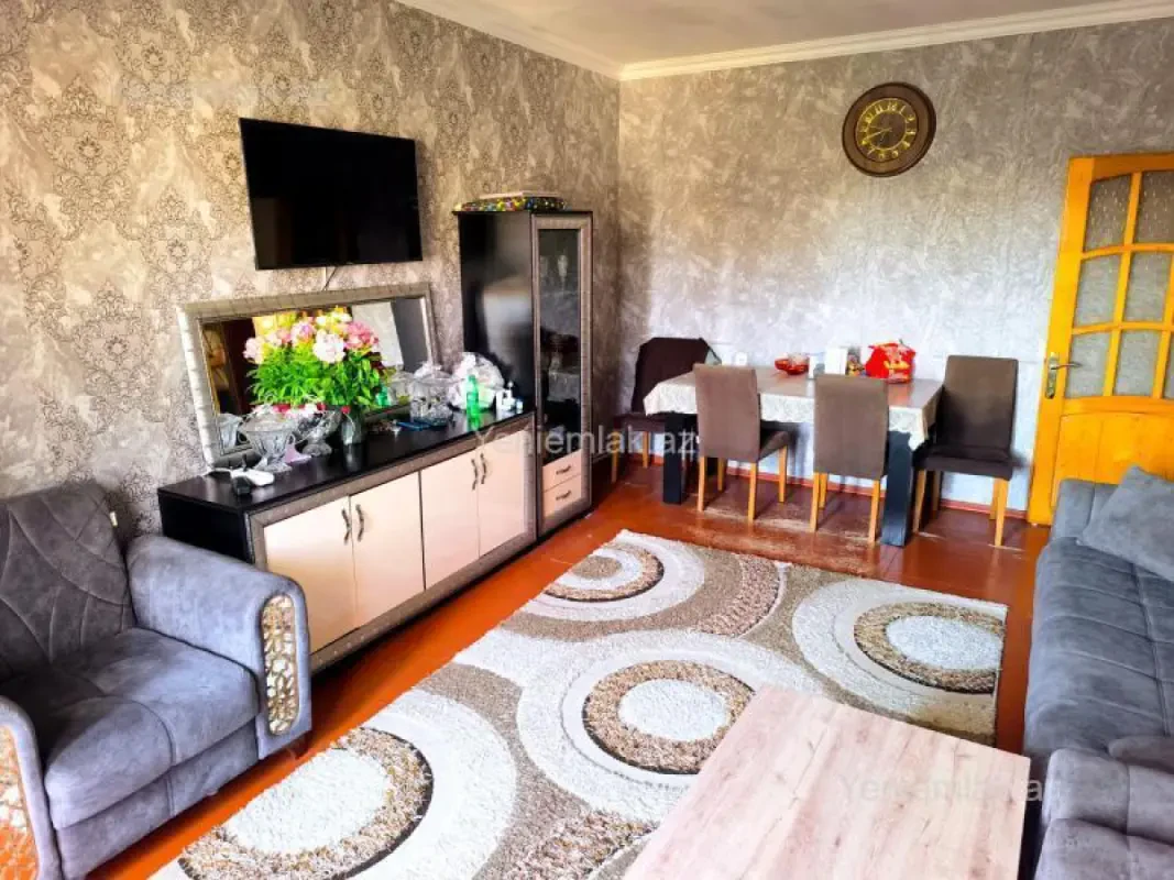 Satılır 2 otaqlı köhnə tikili 50 m²