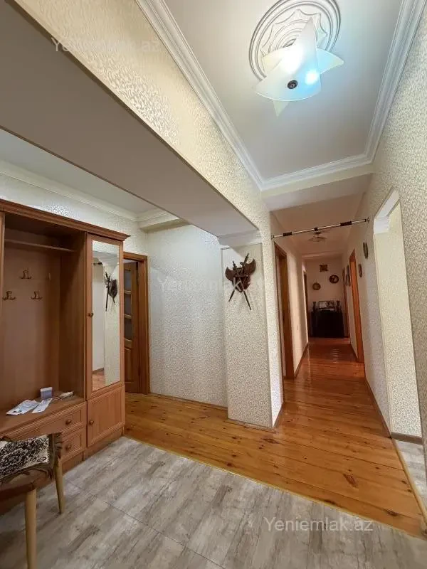 Satılır 4 otaqlı köhnə tikili 100 m²