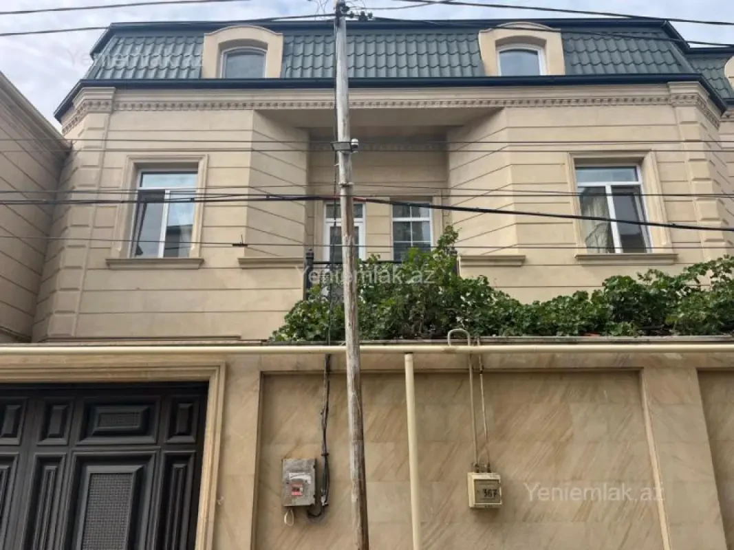 Satılır 11 otaqlı həyət evi 480 m²