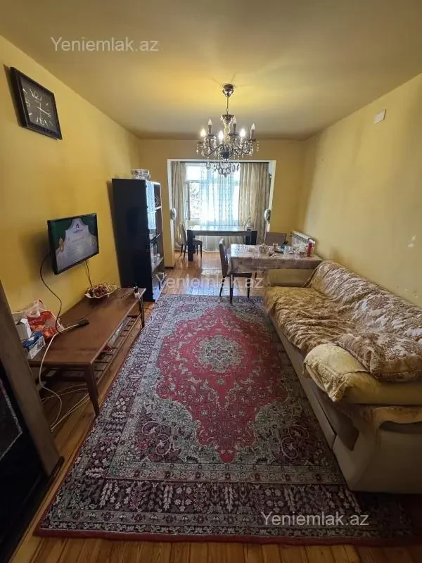 Satılır 4 otaqlı köhnə tikili 100 m²