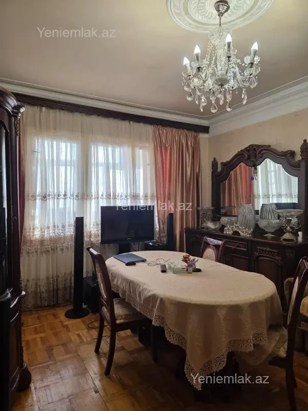Satılır 4 otaqlı köhnə tikili 100 m²