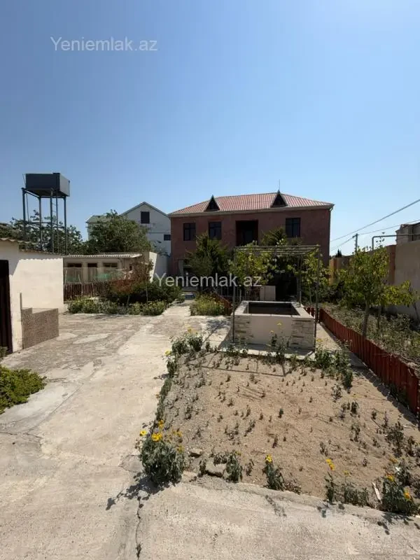 Satılır 7 otaqlı həyət evi 200 m²