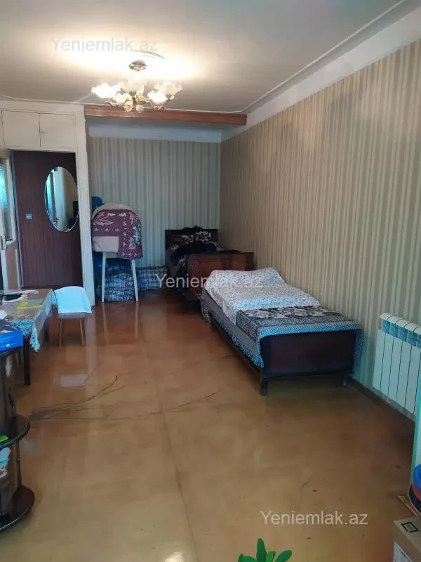 Satılır 1 otaqlı köhnə tikili 32 m²