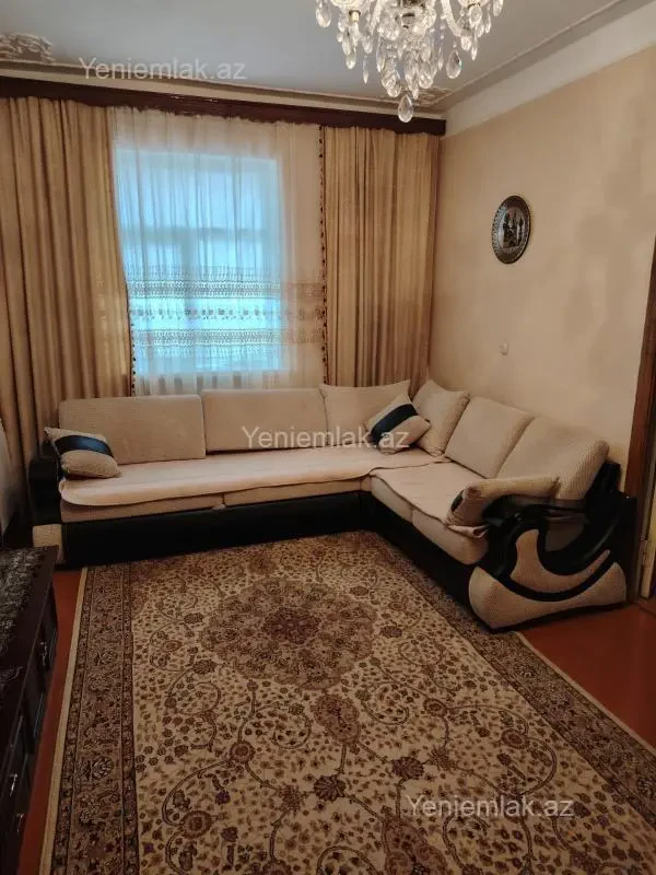 Satılır 4 otaqlı köhnə tikili 100 m²