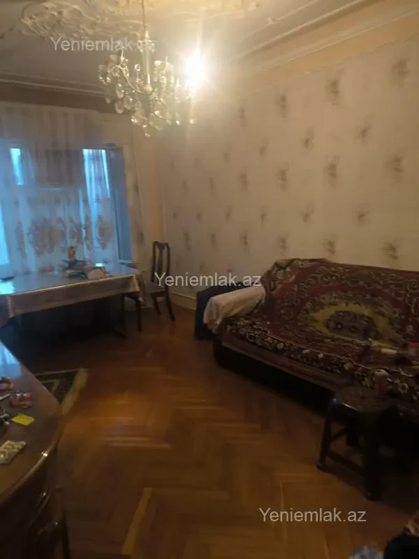 Satılır 3 otaqlı köhnə tikili 80 m²