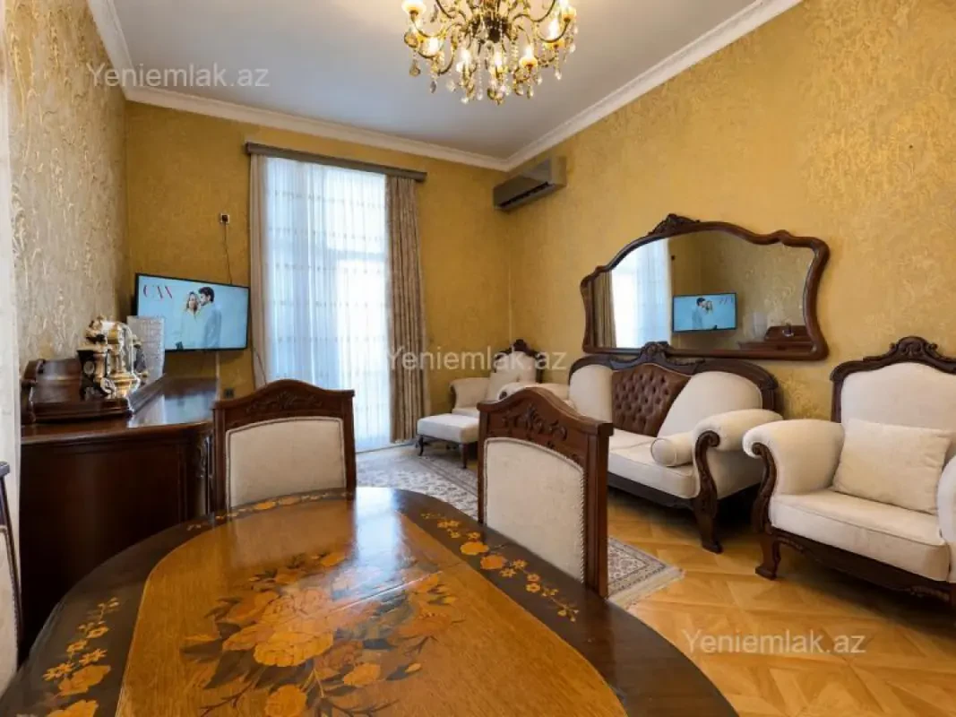 Satılır 3 otaqlı köhnə tikili 90 m²