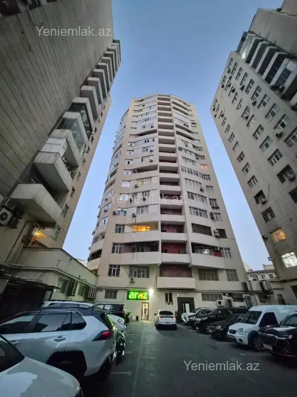 Satılır 3 otaqlı yeni tikili 135 m²